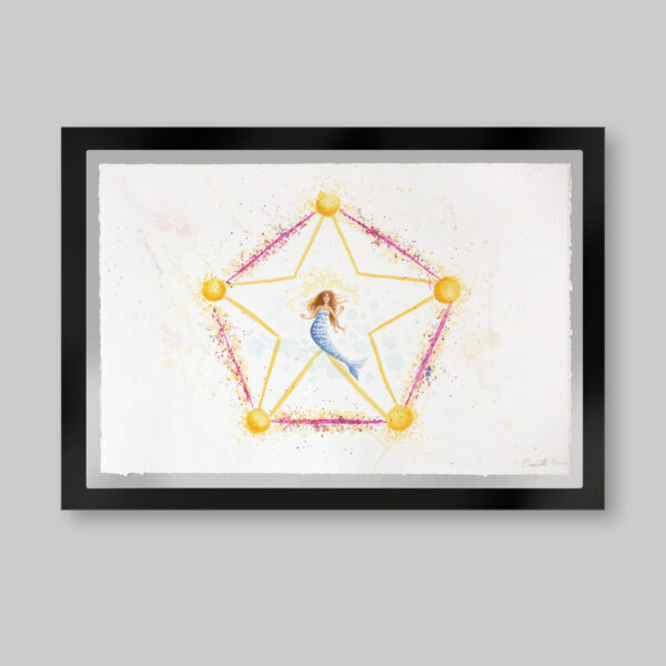 Acuarela original. Titulo: Sirena enamorada. Una sirena dentro de una estrella de cinco puntas unidas por lineas que forman un pentágono. En cada punta una esfera amarilla. Inspirado en el libro el niño de las estrellas.